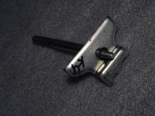 крепление аккумулятора Audi Q7 4L 2008, 3.0 л., TDi, CASA, дизель, АКПП, полный подключаемый привод, 7L0915138C