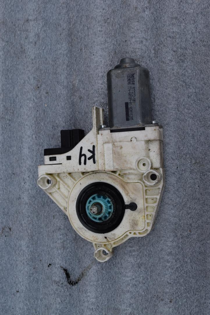 моторчик стеклоподъемника передний правый Audi Q7 4L 2008, 3.0 л., TDi, CASA, дизель, АКПП, полный подключаемый привод, 4L0959802B - фото №1