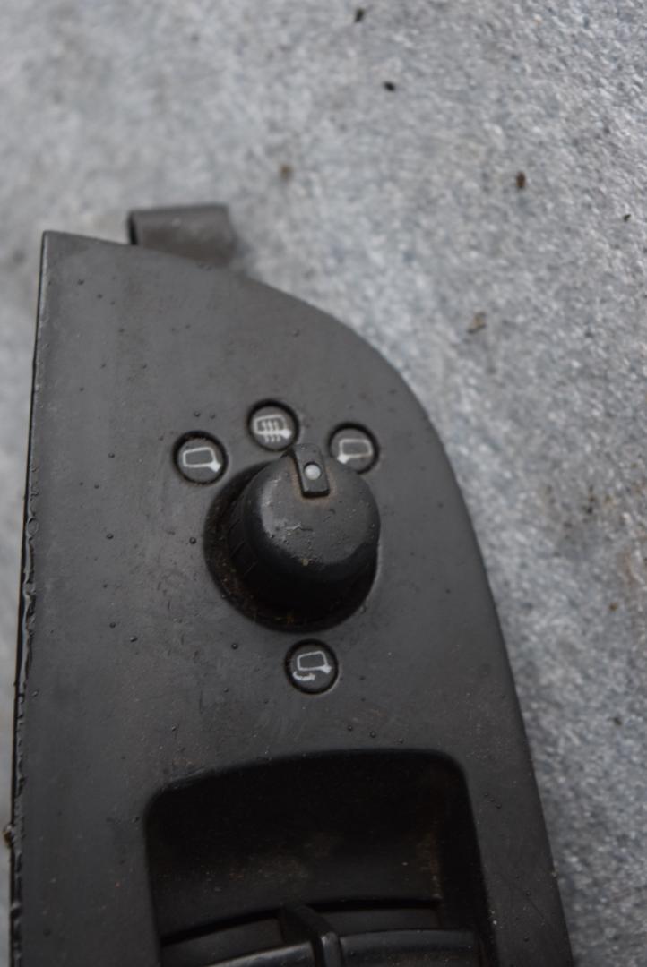 джойстик регулировки зеркал Audi Q7 4L 2008, 3.0 л., TDi, CASA, дизель, АКПП, полный подключаемый привод, 8E0959565A - фото №1