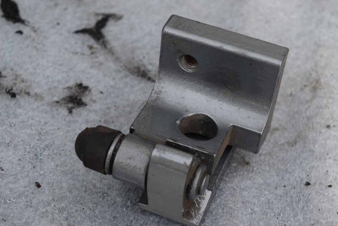 петля двери Audi Q7 4L 2008, 3.0 л., TDi, CASA, дизель, АКПП, полный подключаемый привод, 7L0833401B - фото №1