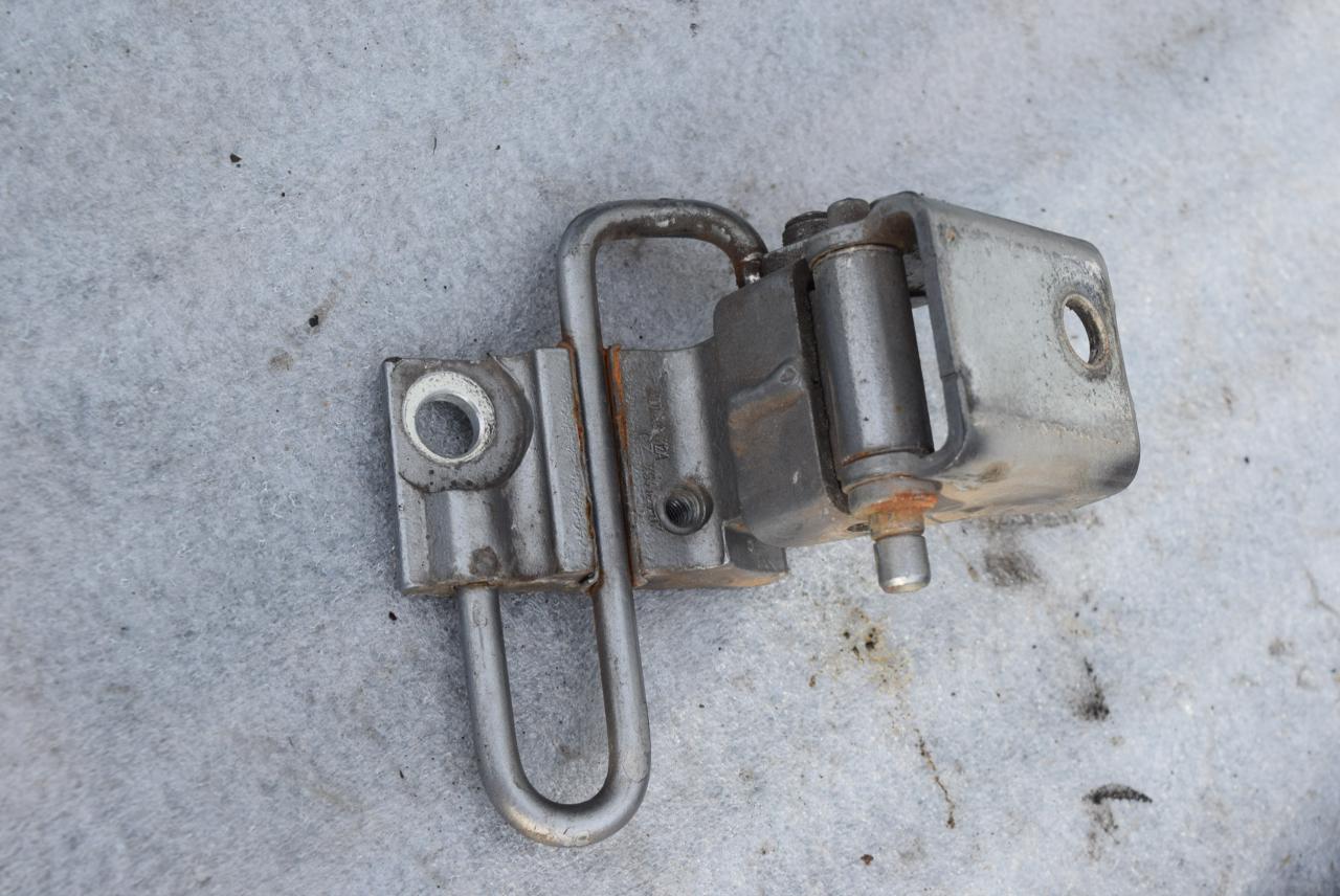 петля двери Audi Q7 4L 2008, 3.0 л., TDi, CASA, дизель, АКПП, полный подключаемый привод, 4L0833412A - фото №1