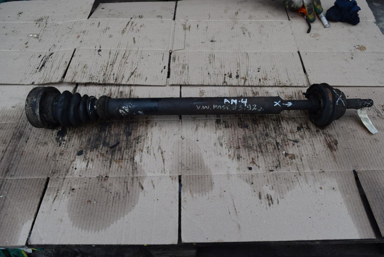 полуось передняя правая (приводной вал, ШРУС) Volkswagen Passat B3 1992, 2.0 л., бензин, МКПП, седан - фото №1