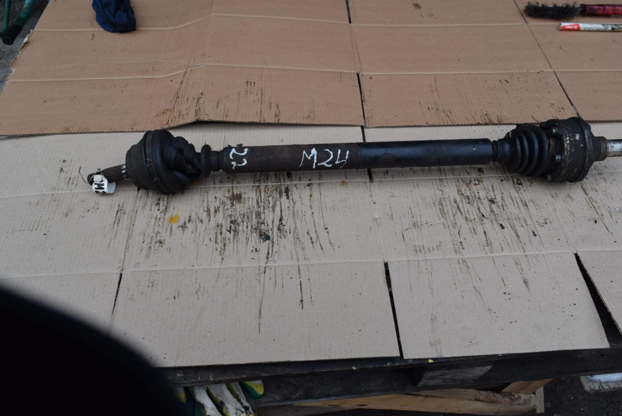 полуось передняя правая (приводной вал, ШРУС) Volkswagen Golf 3 поколение 1994, 1.6 л., бензин, МКПП - фото №1