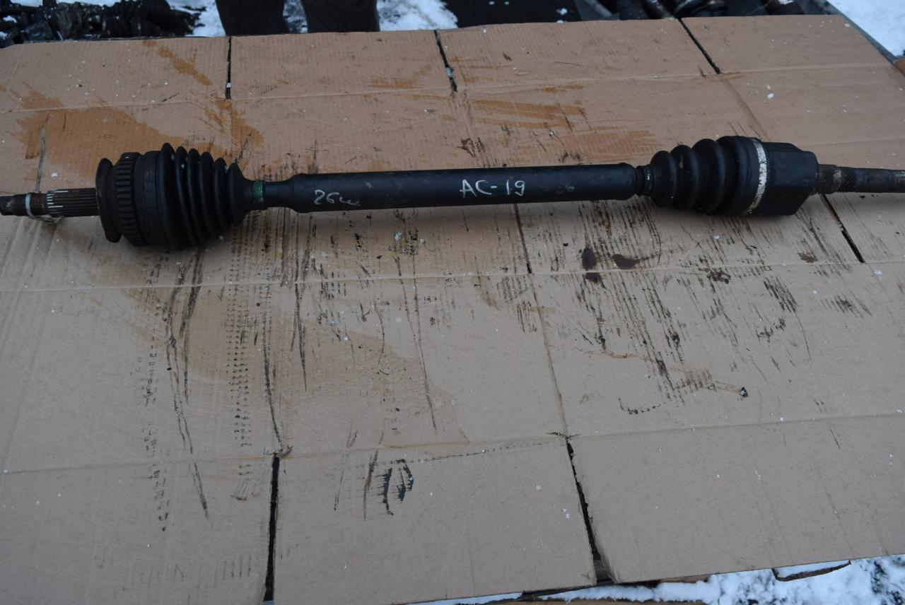 полуось передняя правая (приводной вал, ШРУС) Chrysler Voyager 3 поколение 1998, 2.5 л., дизель, P04808580 - фото №1