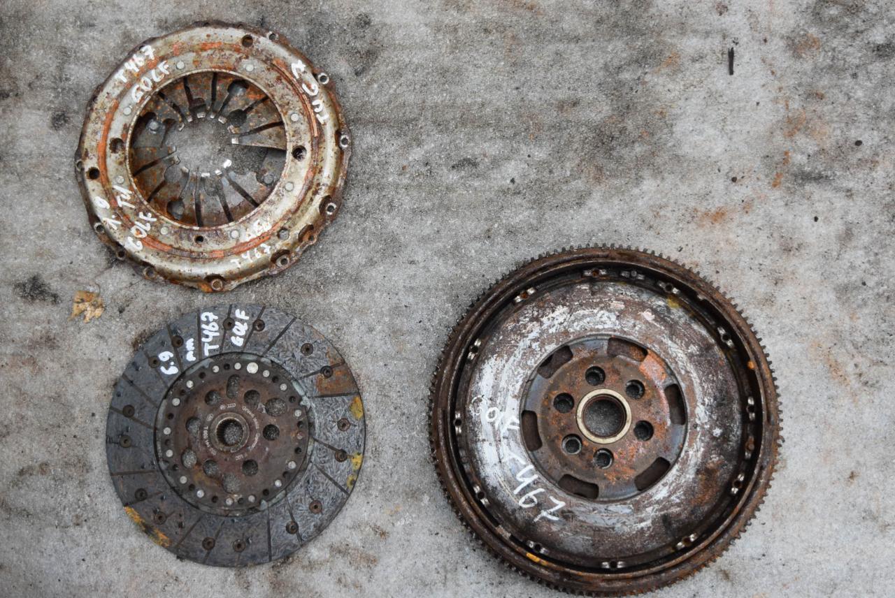 комплект сцепления Volkswagen Golf 3 поколение 1997, 1.9 л., AFN, дизель, МКПП, универсал, 038105264J, 028141036L - фото №1