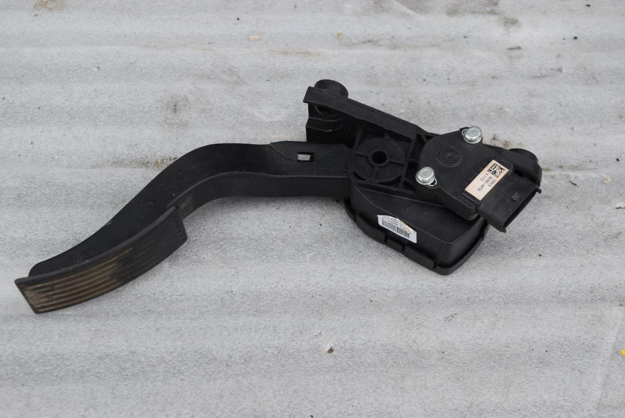 педаль Hyundai Solaris 1 поколение 2013, 1.4 л., бензин, МКПП, 351904A700, 327261J500, 327271J500 - фото №1