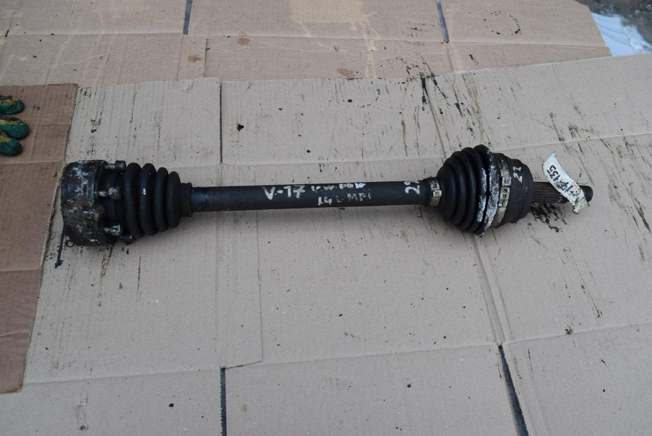 полуось передняя левая (приводной вал, ШРУС) Volkswagen Polo 4 поколение 2004, 1.4 л., бензин - фото №1