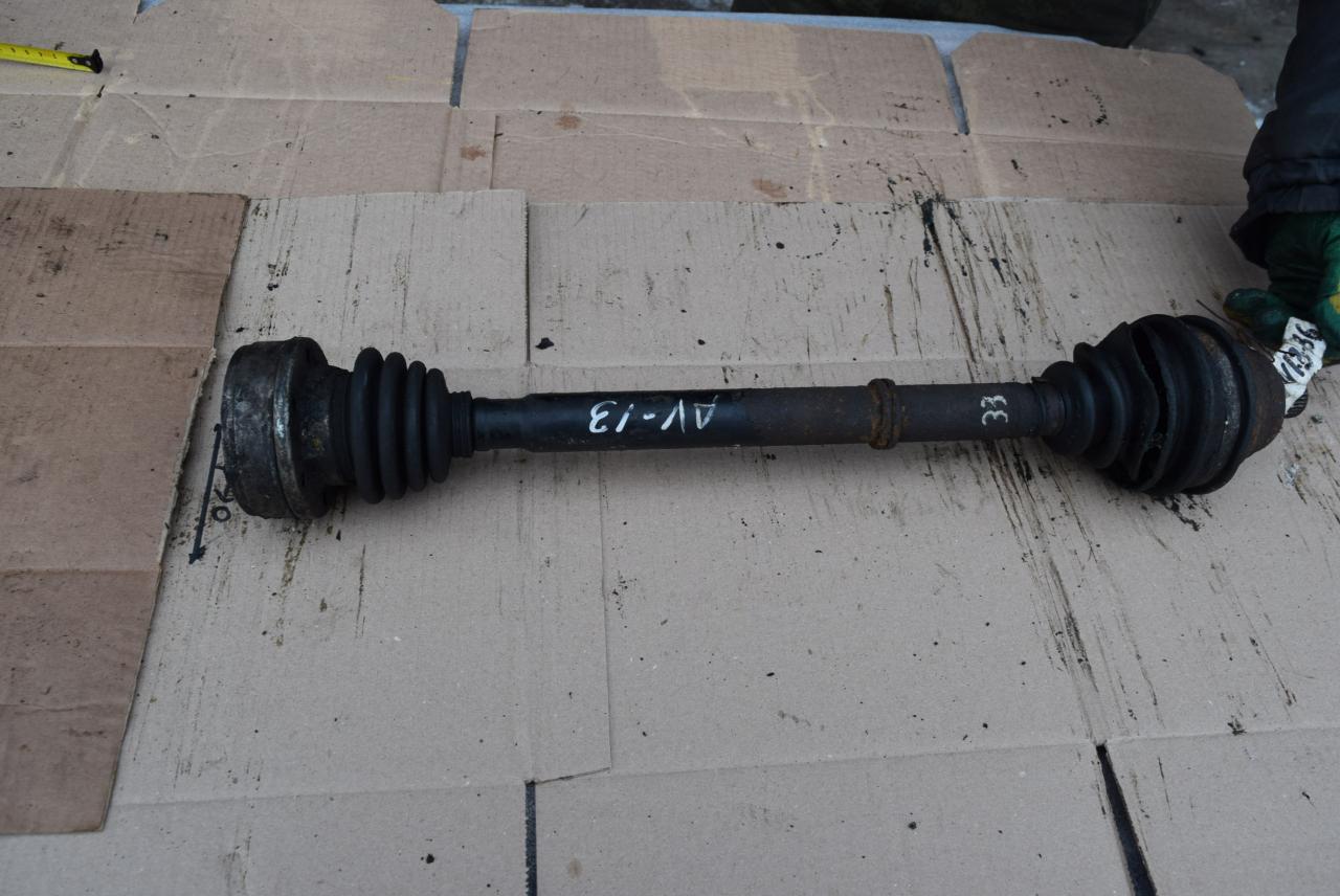 полуось передняя левая (приводной вал, ШРУС) Audi A3 8L 1998, 1.9 л., дизель, АКПП - фото №1