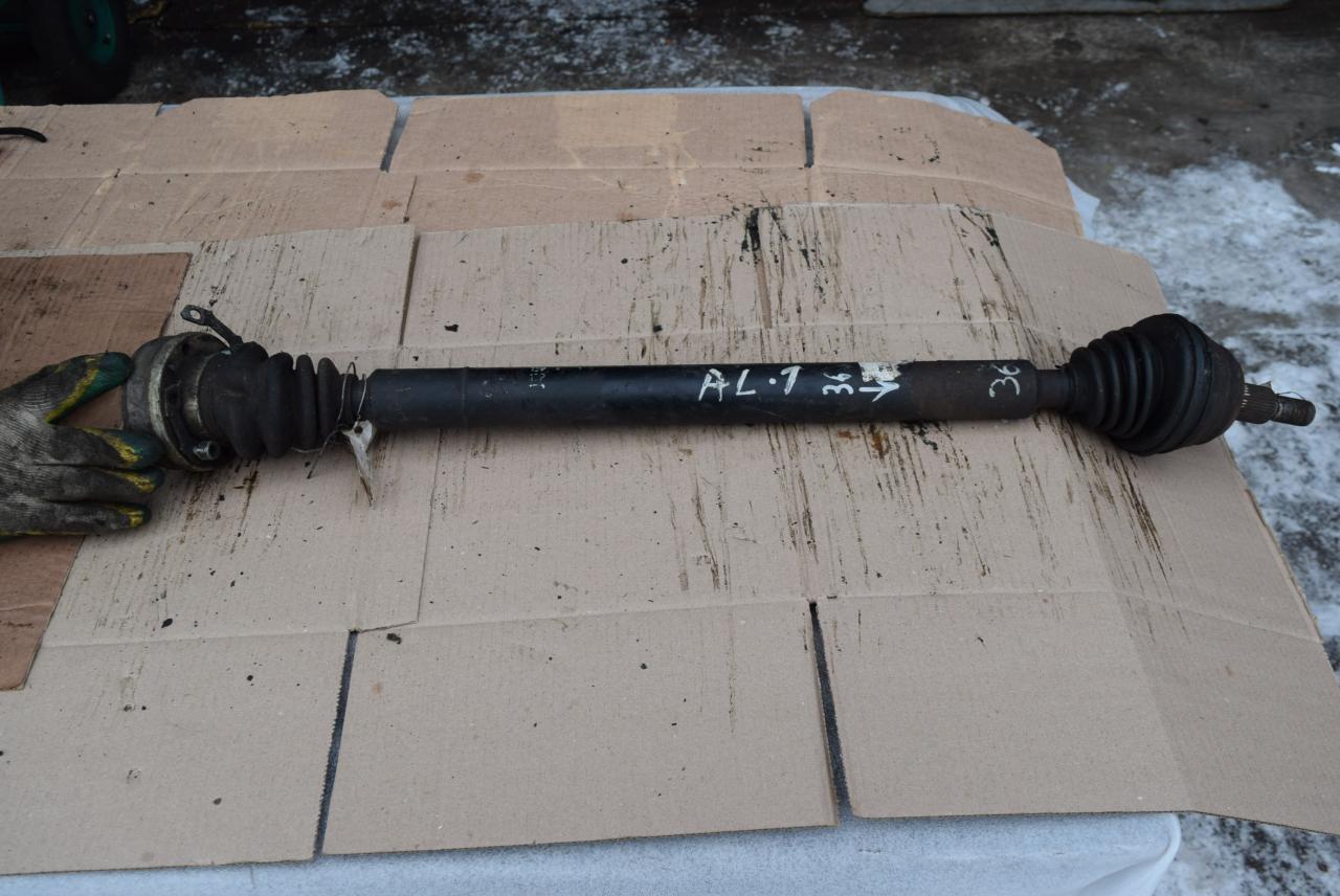 полуось передняя правая (приводной вал, ШРУС) Volkswagen Golf 4 поколение 1998, 1.9 л., дизель, МКПП, хетчбэк 5 дв. - фото №1