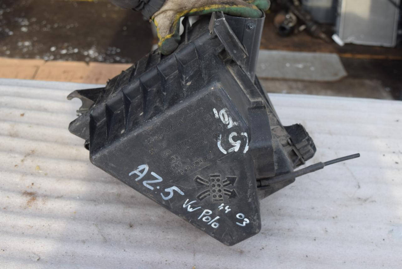 корпус воздушного фильтра Volkswagen Polo 4 поколение 2003, 1.9 л., дизель, хетчбэк 5 дв., 6Q0129601A - фото №1