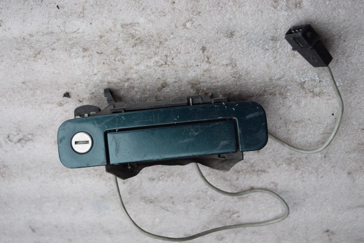 ручка наружная Audi A3 8L 1998, 1.9 л., дизель, АКПП, 4A0837206D - фото №1