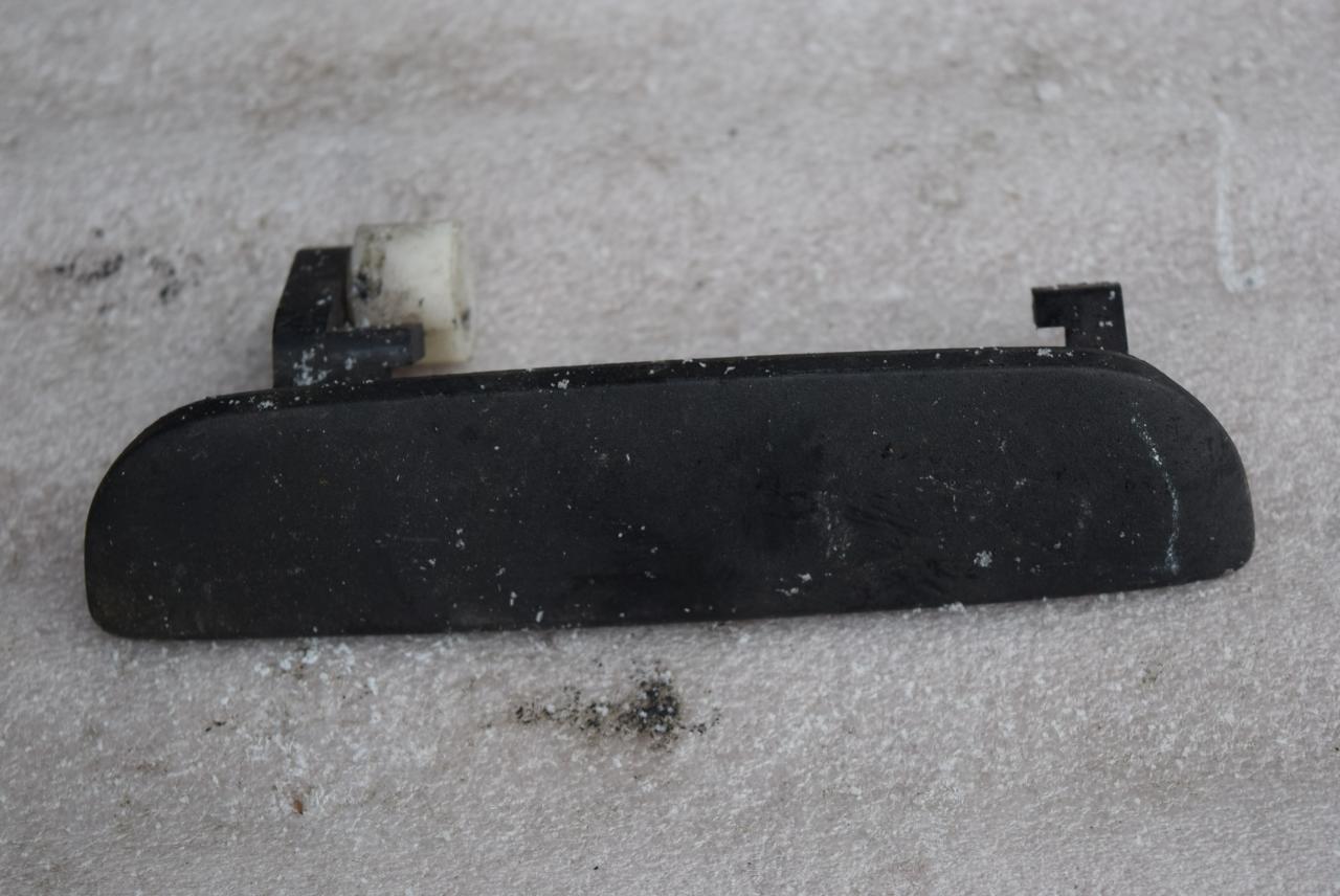 ручка наружная задняя правая Mazda 121 2 поколение 1995 - фото №1