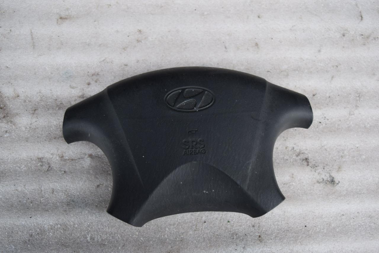 подушка безопасности водителя Hyundai Matrix 1 поколение 2001, 1.5 л., дизель, МКПП, 5690017100 - фото №1