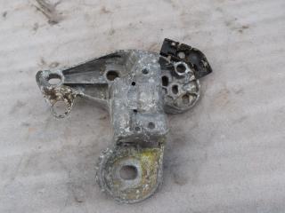 кронштейн двигателя Audi A4 B5 1997, 1.6 л., бензин, 4B0199352