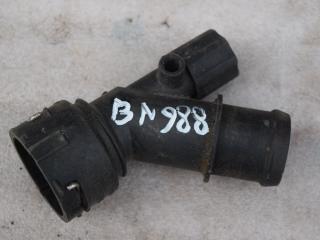 фланец (тройник) системы охлаждения Volkswagen Polo 3 поколение [рестайлинг] 2000, 1.4 л., бензин, МКПП, хетчбэк 5 дв., 600122291F