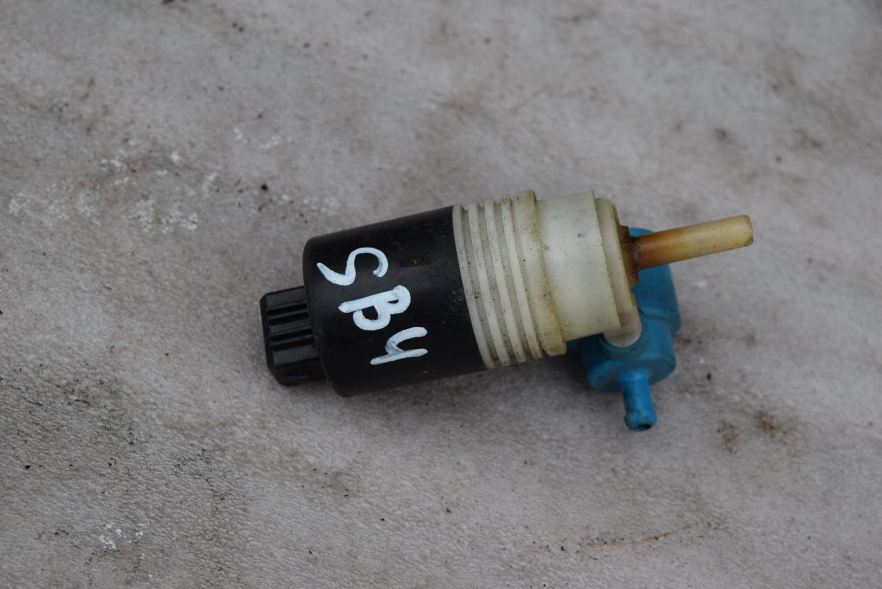 насос (моторчик) омывателя стекла Volkswagen Passat B3 1993, 2.0 л., 2E, бензин, МКПП, универсал, 1H6955651 - фото №1