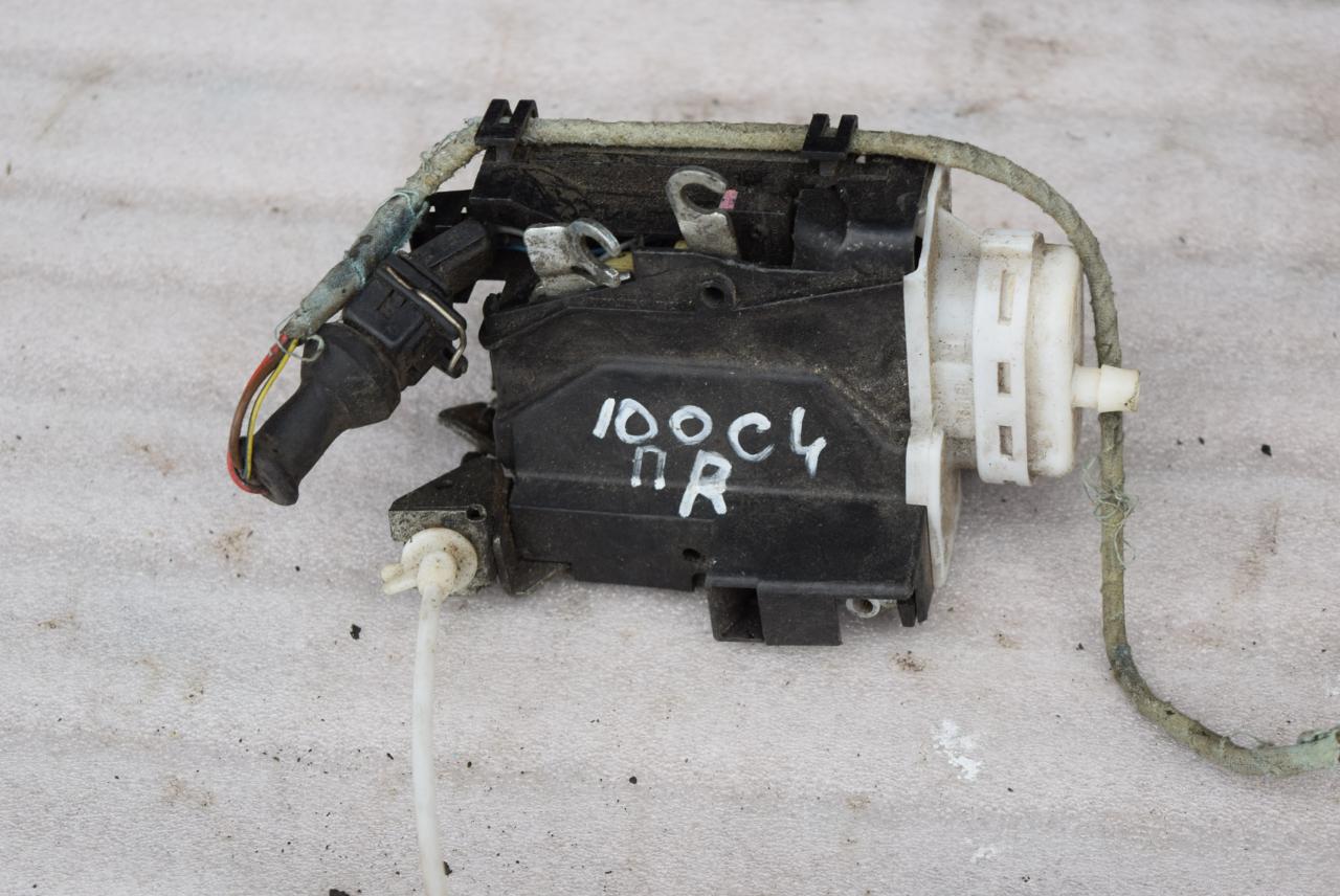 замок двери передней правой Audi 100 4A/C4 1994, 2.3 л., AAR, бензин, МКПП, седан, 4A1837016B - фото №1