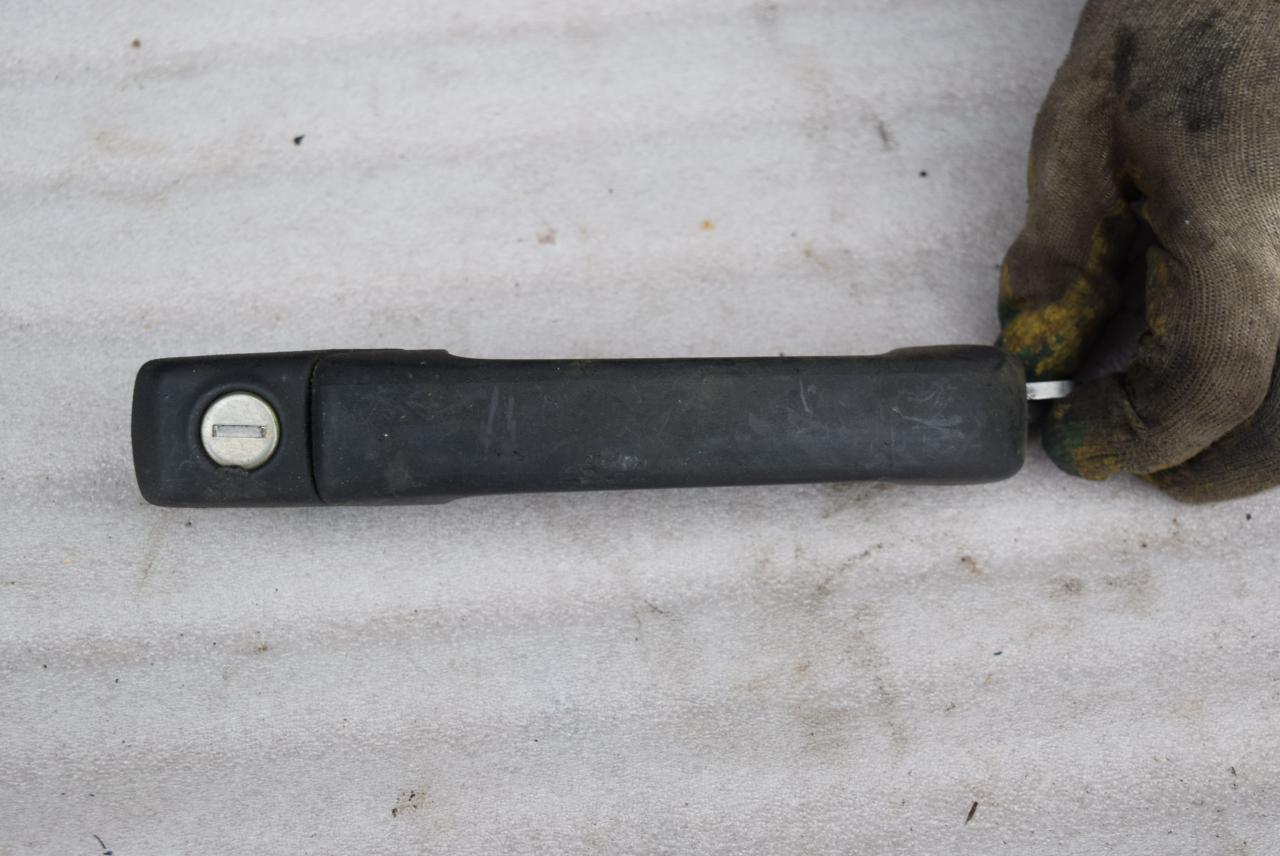 ручка наружная Volkswagen Golf 3 поколение 1996, 1.9 л., дизель, 1H0837205A - фото №1