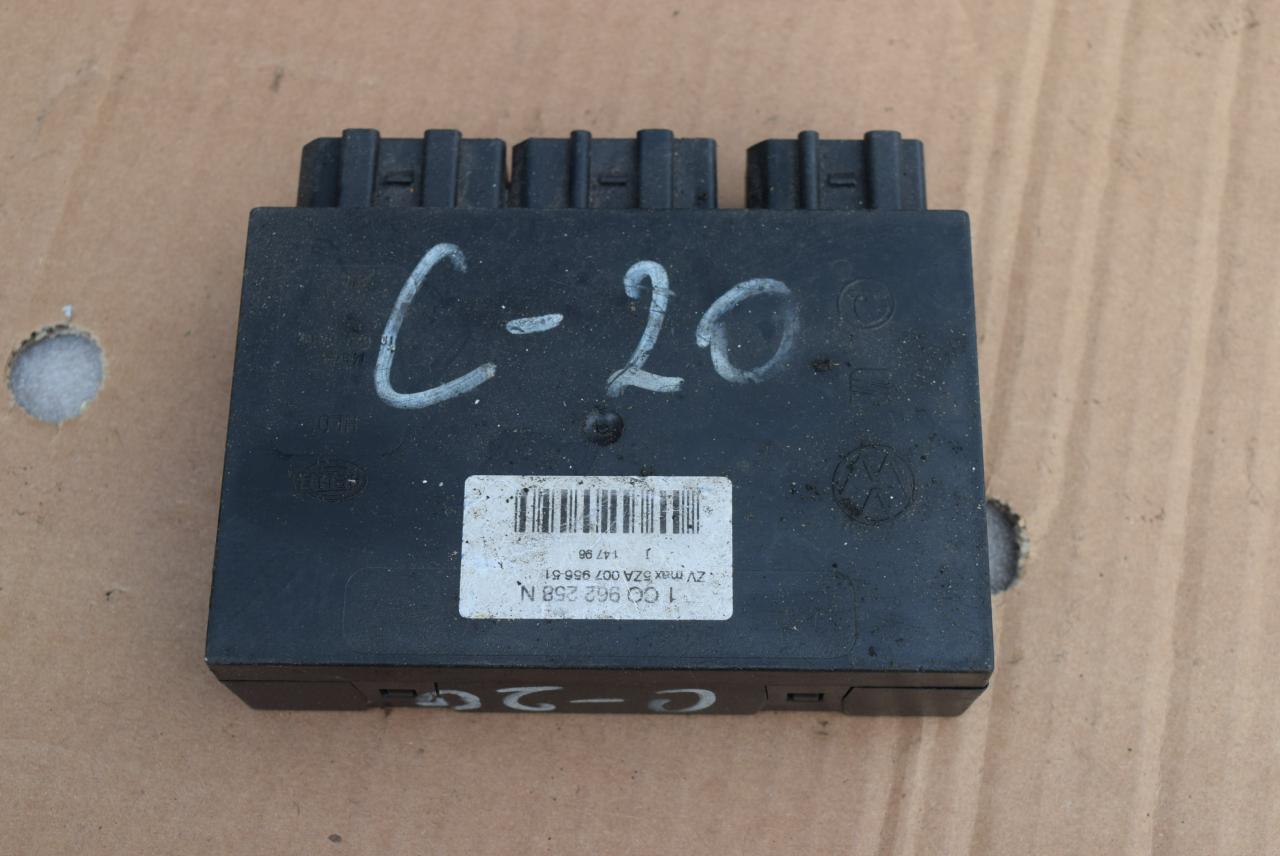 блок комфорта Volkswagen Golf 4 поколение 1999, 1.4 л., бензин, 1C0962258N - фото №1