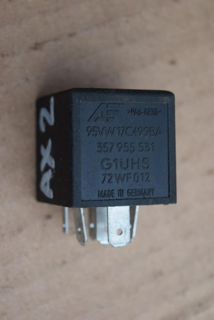 реле стеклоочистителей Ford Galaxy 1 поколение 1997, 2.0 л., бензин, 357955531, 95VW17C499BA - фото №1