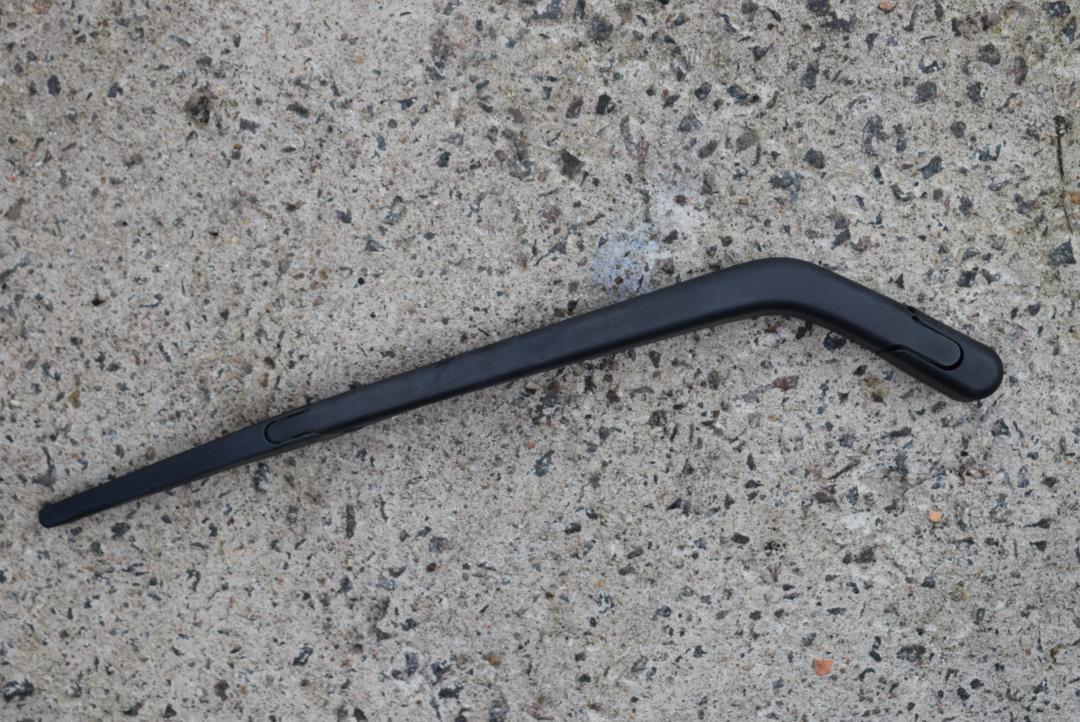 щеткодержатель задний Toyota Yaris XP9 2008, 1.4 л., 1ND-TV, дизель, МКПП, хетчбэк 5 дв., 852410D020 - фото №1