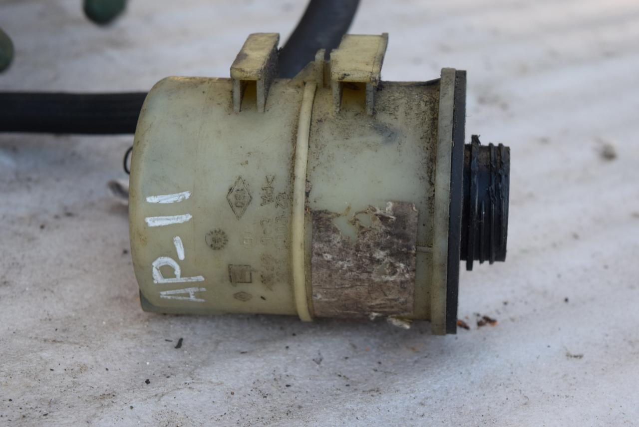 бачок гидроусилителя Renault Laguna 2 поколение 2001, 1.9 л., DCi, дизель, МКПП, хетчбэк 5 дв. - фото №1