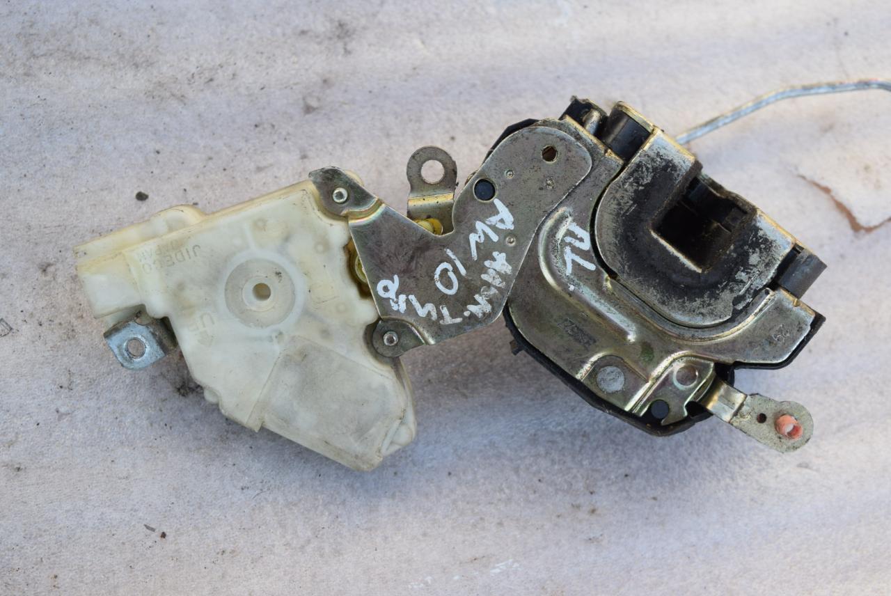 замок двери передней левой Nissan Almera Tino V10 2000, 2.2 л., дизель - фото №1