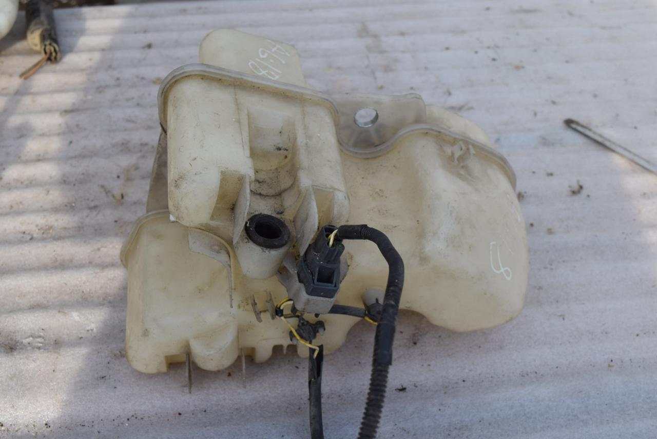 бачок омывателя Volvo S80 1 поколение 2000, 2.5 л., D 5252 T, дизель, МКПП, седан, 9178565 - фото №1