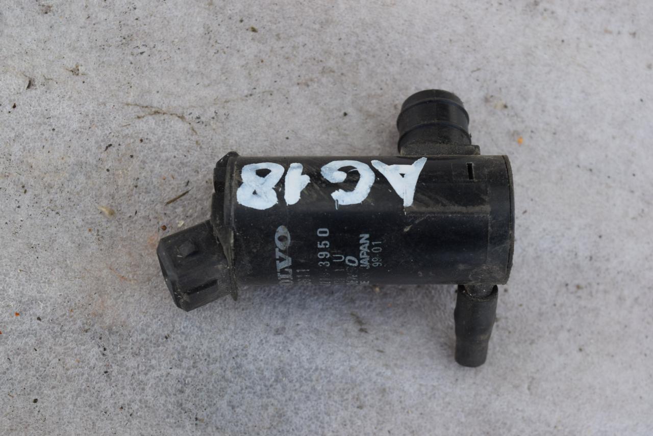 насос (моторчик) омывателя стекла Volvo S80 1 поколение 2000, 2.5 л., D 5252 T, дизель, МКПП, седан, 9169611 - фото №1