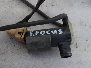 насос (моторчик) омывателя стекла Ford Focus 1 поколение [рестайлинг] 2002, 2.0 л., бензин
