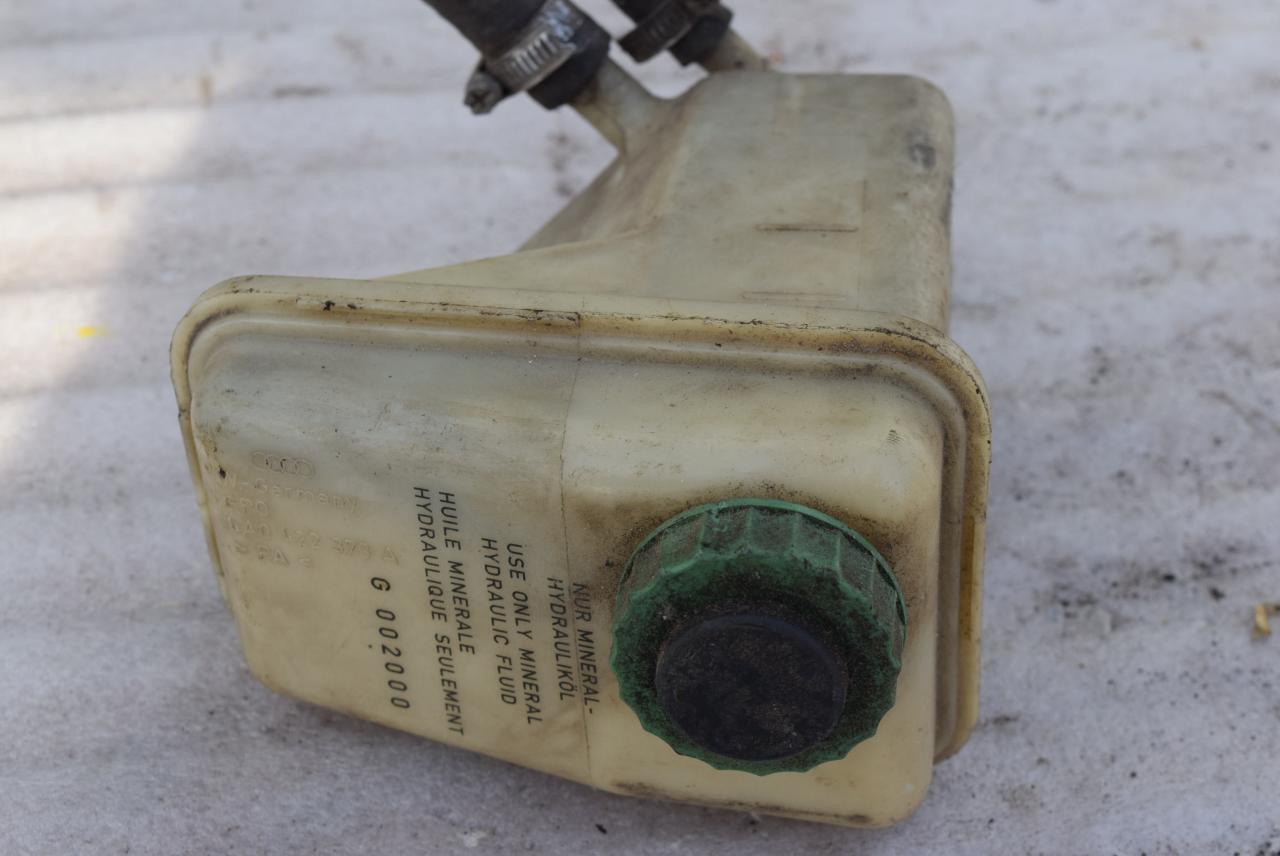 бачок гидроусилителя Audi 100 4A/C4 1994, 2.3 л., AAR, бензин, 4A0422373A - фото №1