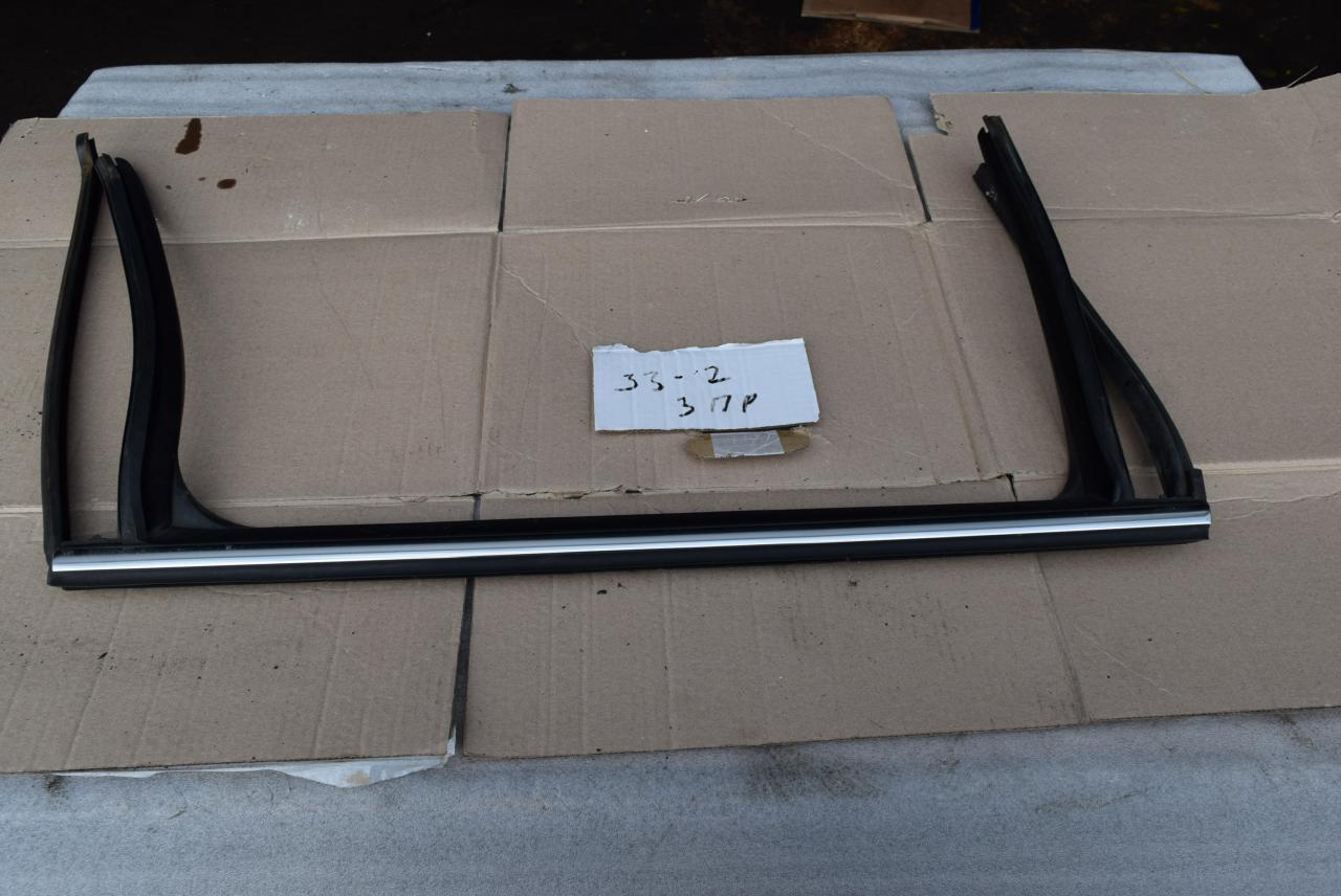 направляющая стекла задней Volkswagen Passat B6 2007, 2.0 л., дизель, МКПП, универсал, 3C9839432C - фото №1