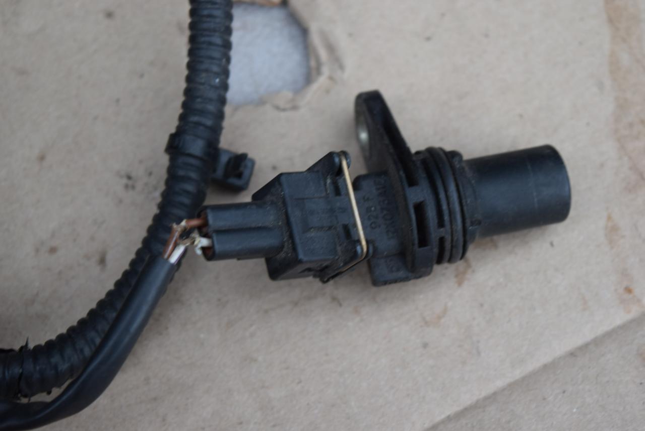 датчик распредвала Ford Mondeo 2 поколение 1997, 1.8 л., бензин, МКПП, 948F12K073A1E, 12K073A1E - фото №1