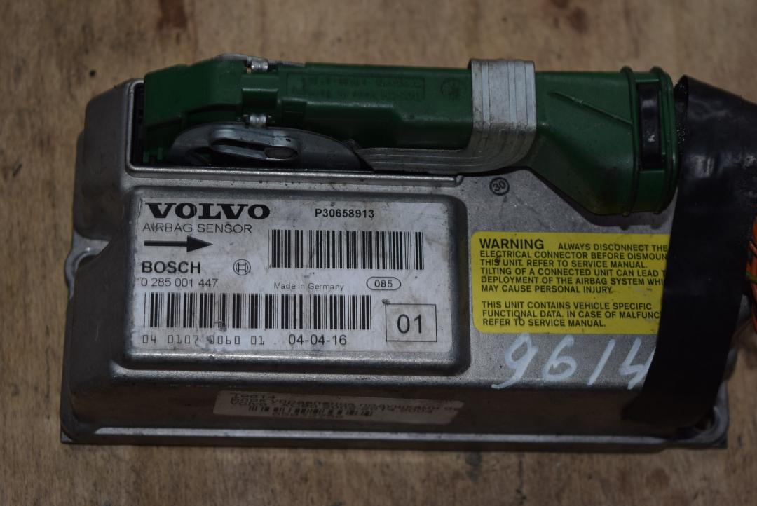 блок AirBag Volvo XC90 1 поколение 2003, 2.9 л., бензин, АКПП, универсал, правый руль, 0285001447, P30658913 - фото №1