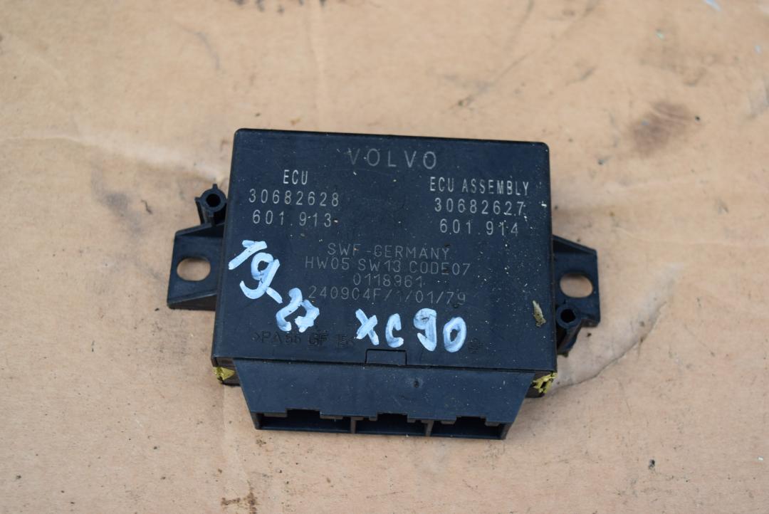 блок управления парктрониками Volvo XC90 1 поколение 2004, 2.9 л., бензин, АКПП, универсал, правый руль, 30682628, 30682627 - фото №1