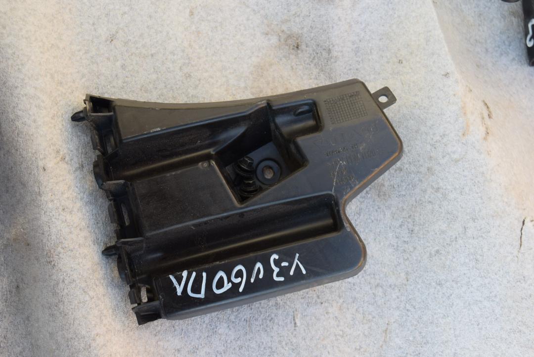 Крепление бампера переднего Volvo V60 1 поколение 2012, 1.6 л., B 4164 T3, бензин, робот, черный, универсал, передний привод, правый руль, 30796625 - фото №1