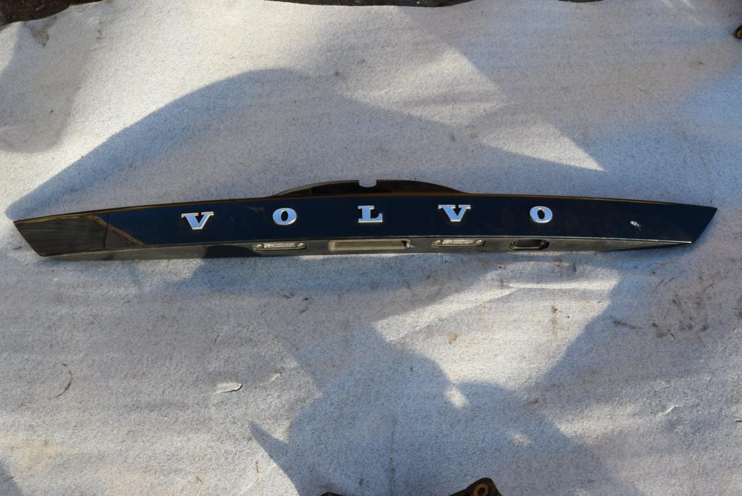 накладка двери (крышки) багажника Volvo V60 1 поколение 2012, 1.6 л., B 4164 T3, бензин, робот, черный, универсал, передний привод, правый руль, 31276539 - фото №1