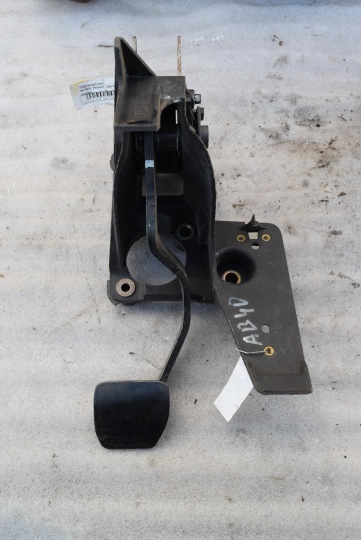педаль тормоза Renault Laguna 2 поколение 2001, 1.8 л., бензин, хетчбэк 5 дв., 8200002853 - фото №1