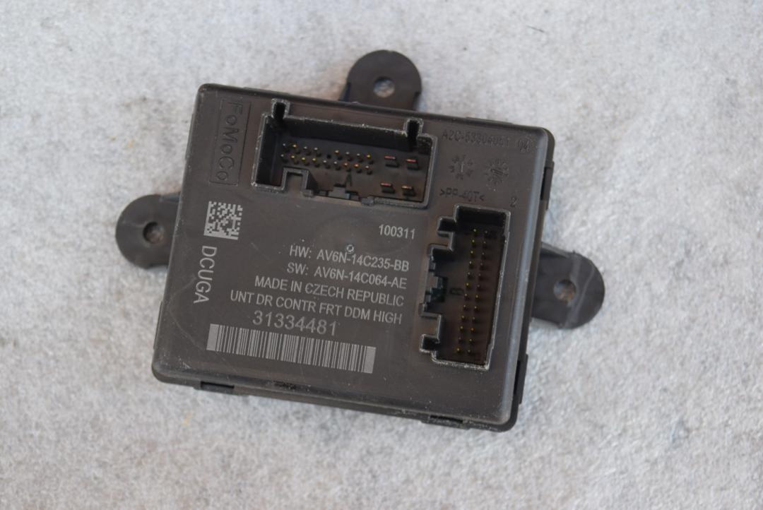 блок комфорта Volvo V60 1 поколение 2012, 1.6 л., B 4164 T3, бензин, робот, черный, универсал, передний привод, правый руль, 31334481 - фото №1