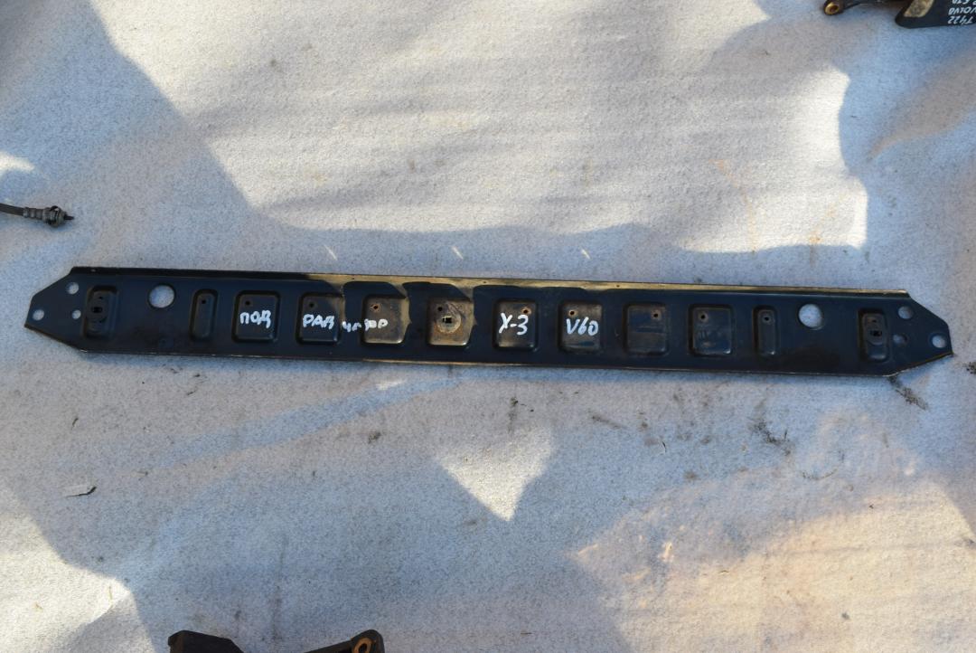 балка под радиатор Volvo V60 1 поколение 2012, 1.6 л., B 4164 T3, бензин, робот, черный, универсал, передний привод, правый руль, 31274615 - фото №1