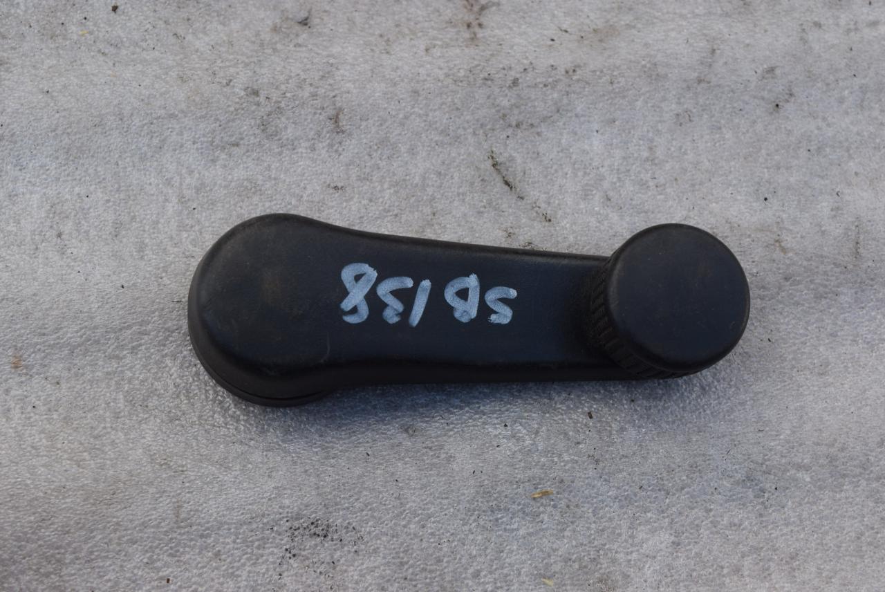 ручка стеклоподъемника Volkswagen Golf 3 поколение 1995, 1.9 л., дизель, 1H0837581B - фото №1