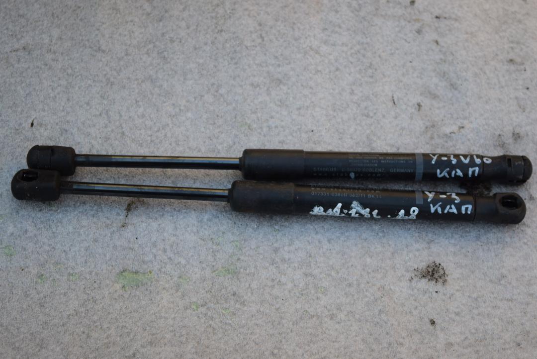 амортизатор капота Volvo V60 1 поколение 2012, 1.6 л., B 4164 T3, бензин, робот, черный, универсал, передний привод, правый руль, 31278769 - фото №1