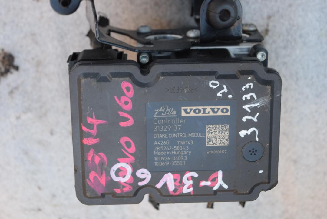 блок ABS Volvo V60 1 поколение 2012, 1.6 л., B 4164 T3, бензин, робот, черный, универсал, передний привод, правый руль, 31329137 - фото №1