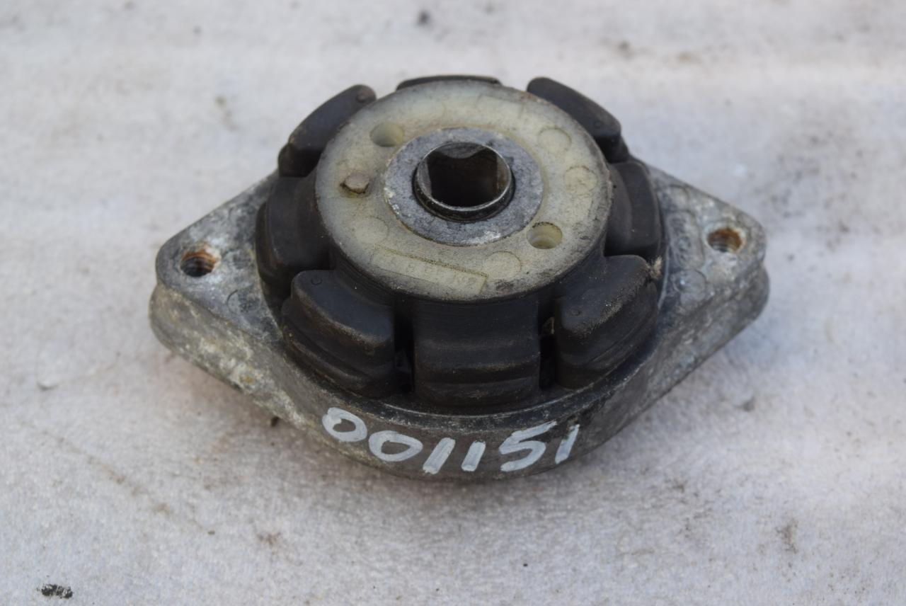 подушка крепления КПП Volkswagen Passat B5 1999, 1.9 л., дизель, МКПП, седан, 8D0399151J - фото №1