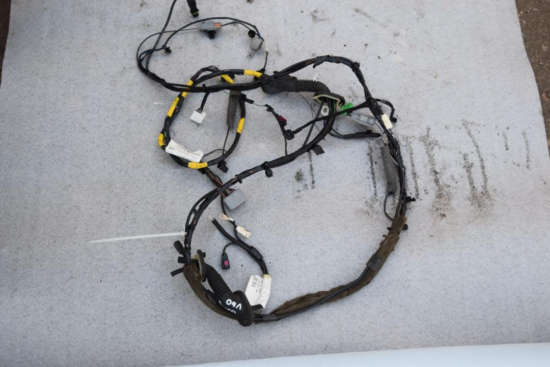 Проводка крышки багажника Volvo V60 1 поколение 2012, 1.6 л., B 4164 T3, бензин, робот, черный, универсал, передний привод, правый руль, 31254809, 31270613 - фото №1