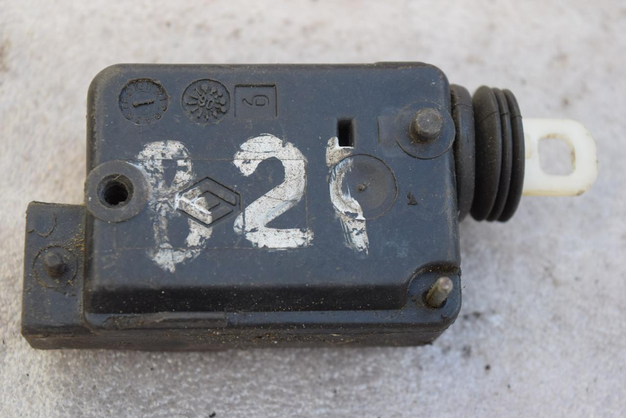 моторчик центрального замка Renault Laguna 1 поколение 1995, 1.8 л., бензин, МКПП - фото №1