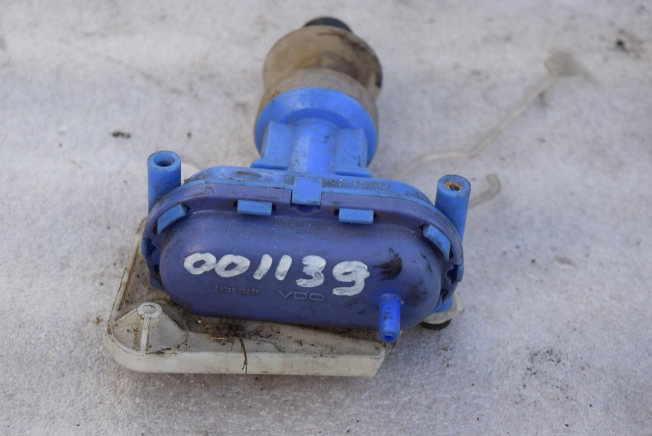 активатор (привод) замка двери Audi 80 8C/B4 1994, 2.0 л., бензин, МКПП, седан, 893862153D - фото №1