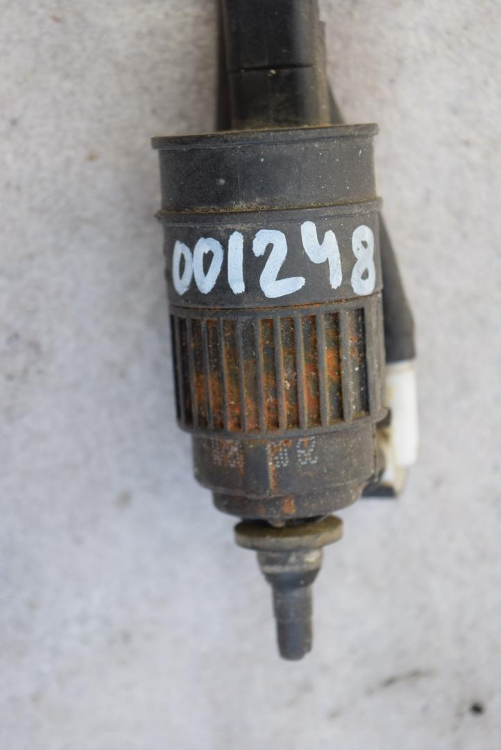 насос (моторчик) омывателя стекла Nissan Almera N16 2001, 1.8 л., бензин, хетчбэк 5 дв., 7700430702 - фото №1