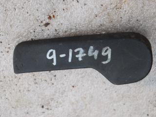 захватный крюк капота Volkswagen Golf 5 поколение 2006, 2.0 л., дизель, хетчбэк 5 дв., полный подключаемый привод, 1J1823533C