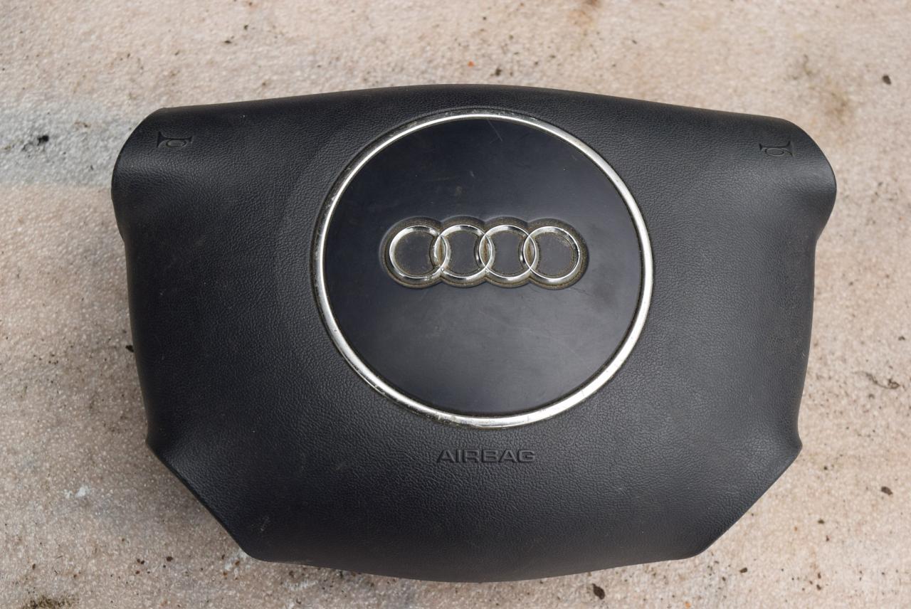 подушка безопасности водителя Audi A4 B6 2003, 2.5 л., дизель, МКПП, универсал, полный привод, 8E0880201AE - фото №1